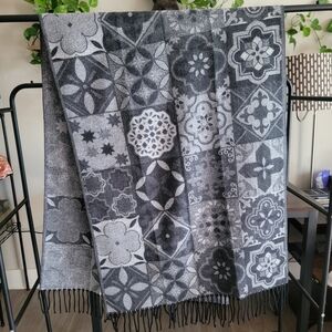 Elegant Black and Gray Patterned Scarf